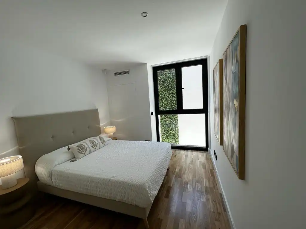 Schlafzimmer von Wohnung zur Miete in Málaga mit Klimaanlage, Heizung und Privatgarten