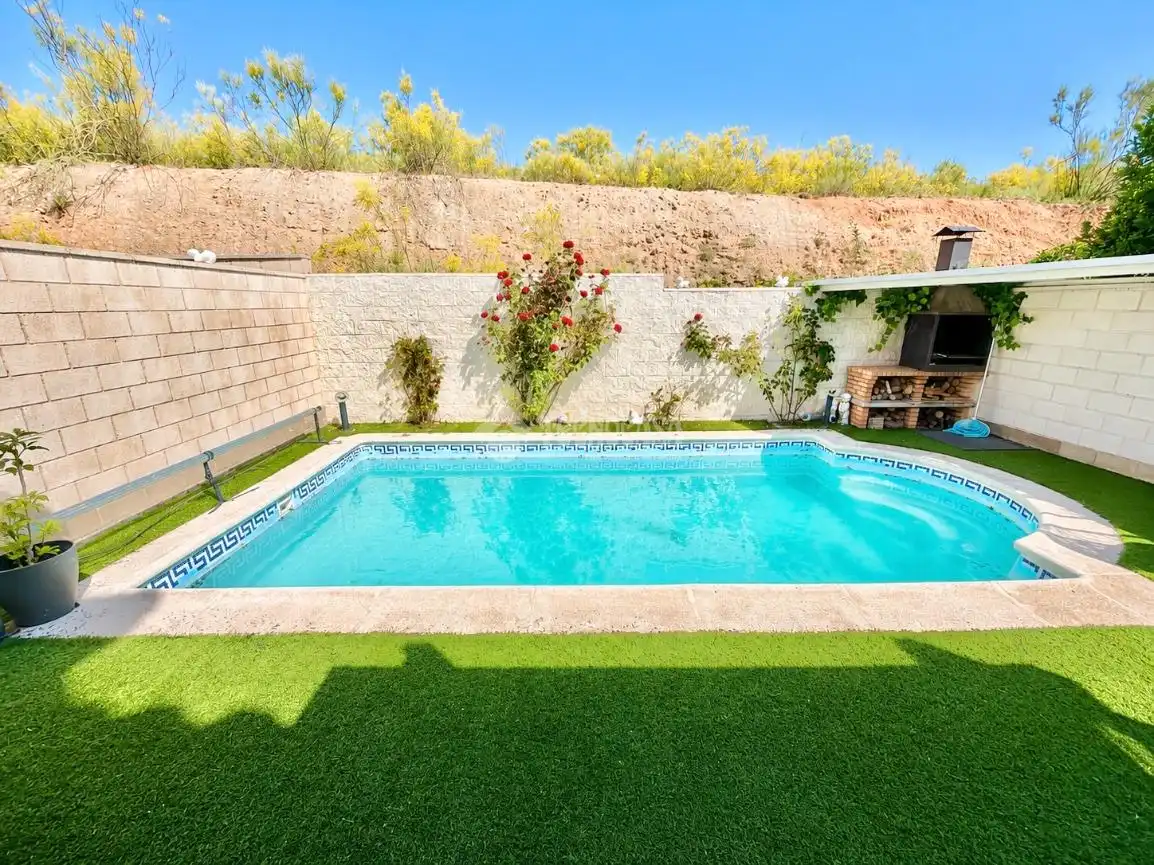 Piscina de Casa adosada en venta en Cabanillas del Campo con Calefacción, Parquet y Trastero