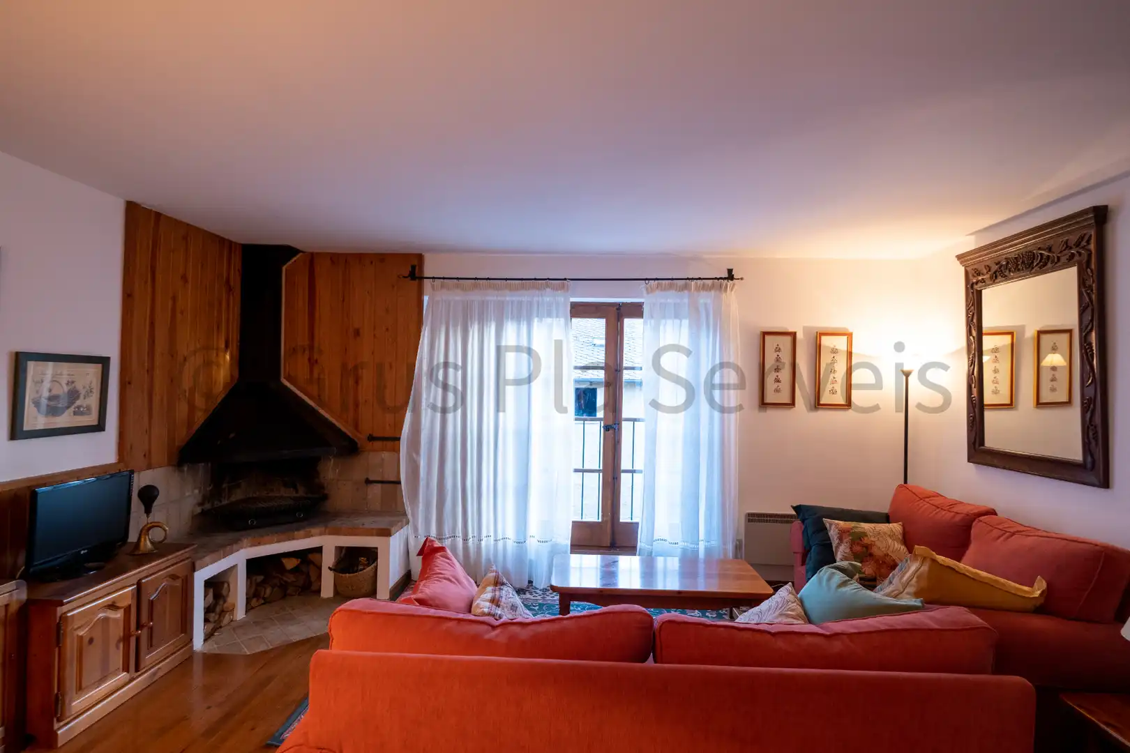 Sala de estar de Casa adosada en venta en Urús con Calefacción, Parquet y Amueblado