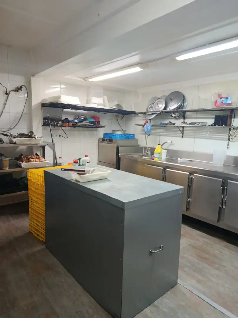 Cocina de Local en venta en Madrid con Aire acondicionado, Calefacción y Amueblado