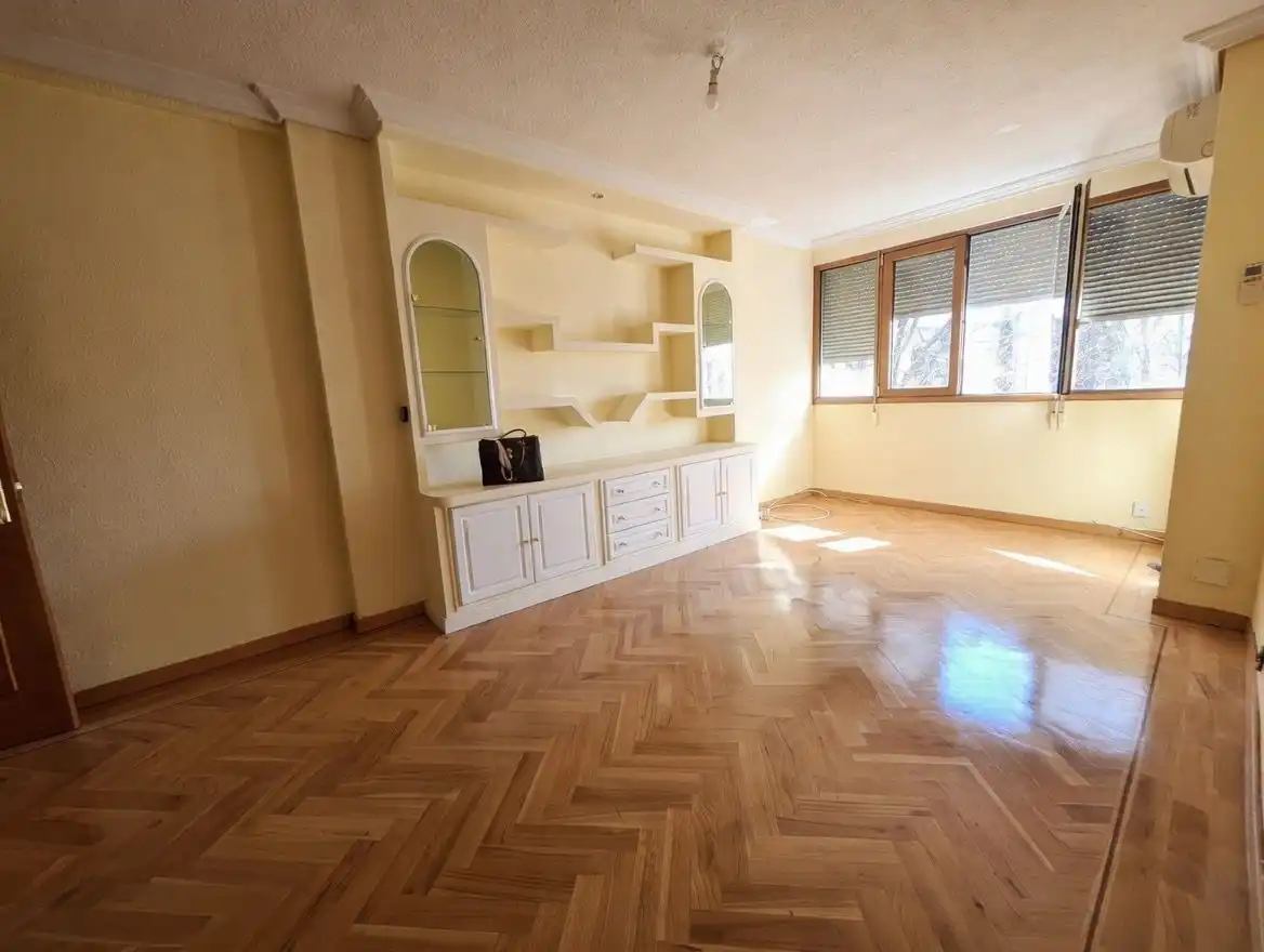 Sala d'estar de Pis en venda en Móstoles amb Aire condicionat, Parquet i Forn