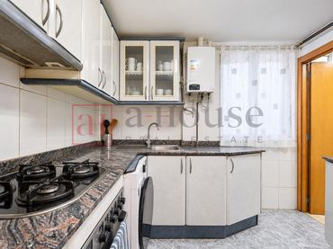Flat with lift for sale in Gràcia