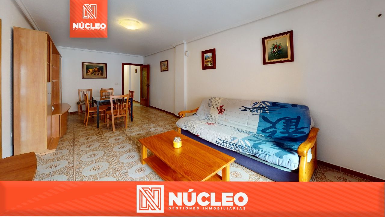 Sala d'estar de Apartament en venda en Torrevieja amb Moblat, Forn i Balcó
