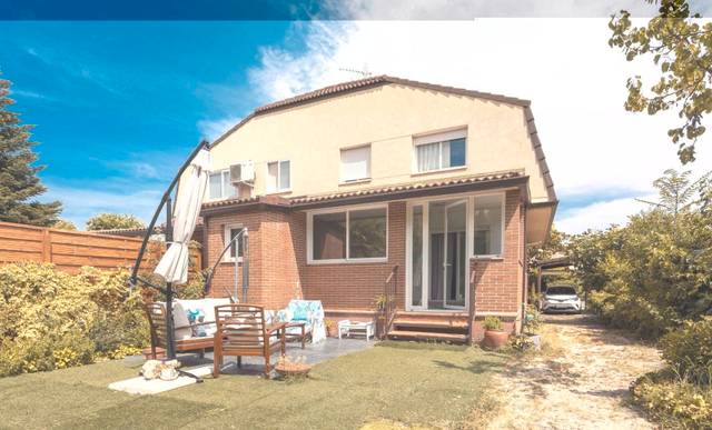 Casa adosada en Venta en Calle Carretas en Villanueva de Perales