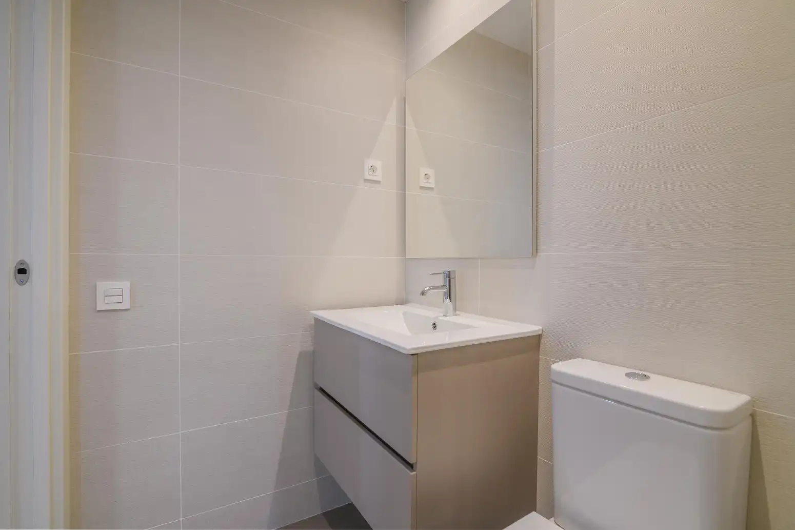 Bathroom of Flat for sale in Sant Boi de Llobregat  with Air Conditioner, Heating and Balcony