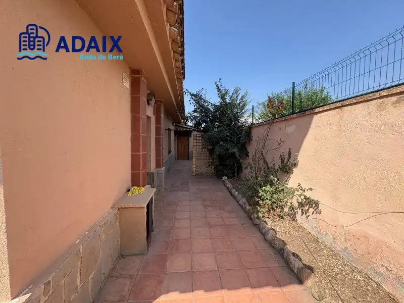 Vista exterior de Casa o chalet en venta en Roda de Berà con Terraza, Trastero y Horno