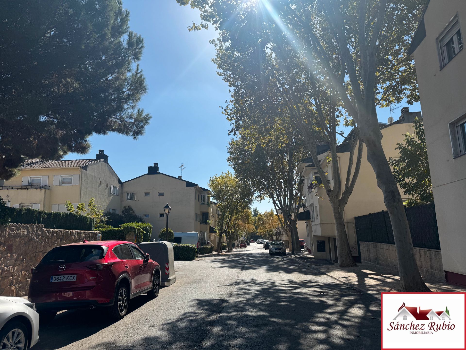 Vista exterior de Garaje de alquiler en Torrelodones con Alarma