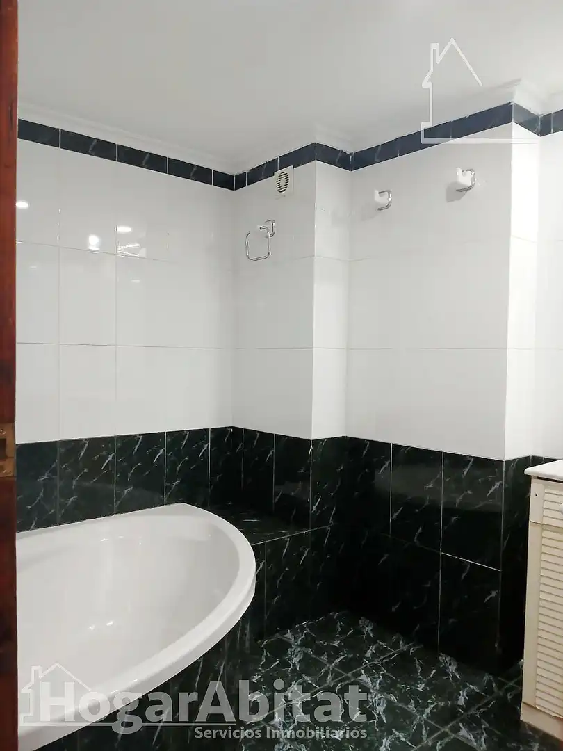 Baño de Piso en venta en Almenara con Balcón
