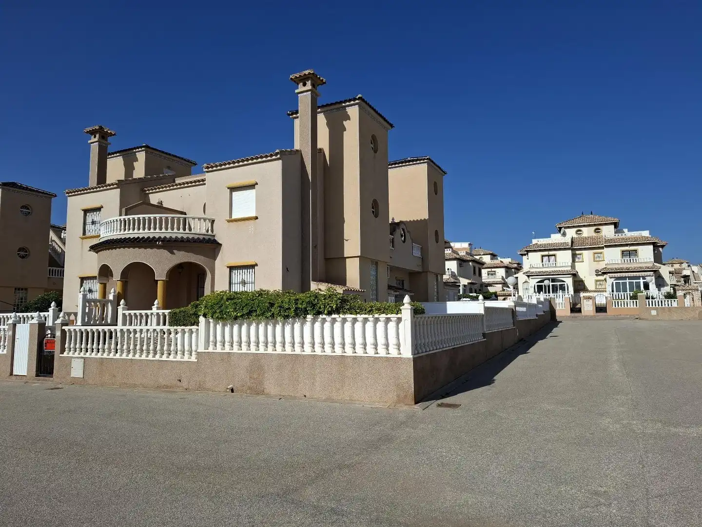 Casa aparellada amb terrassa en venda a Calle Calle Cabo de Gata, imagen 4