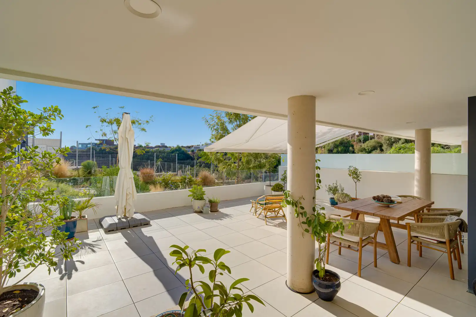 Bajo con piscina en venta en Río Real - Los Monteros