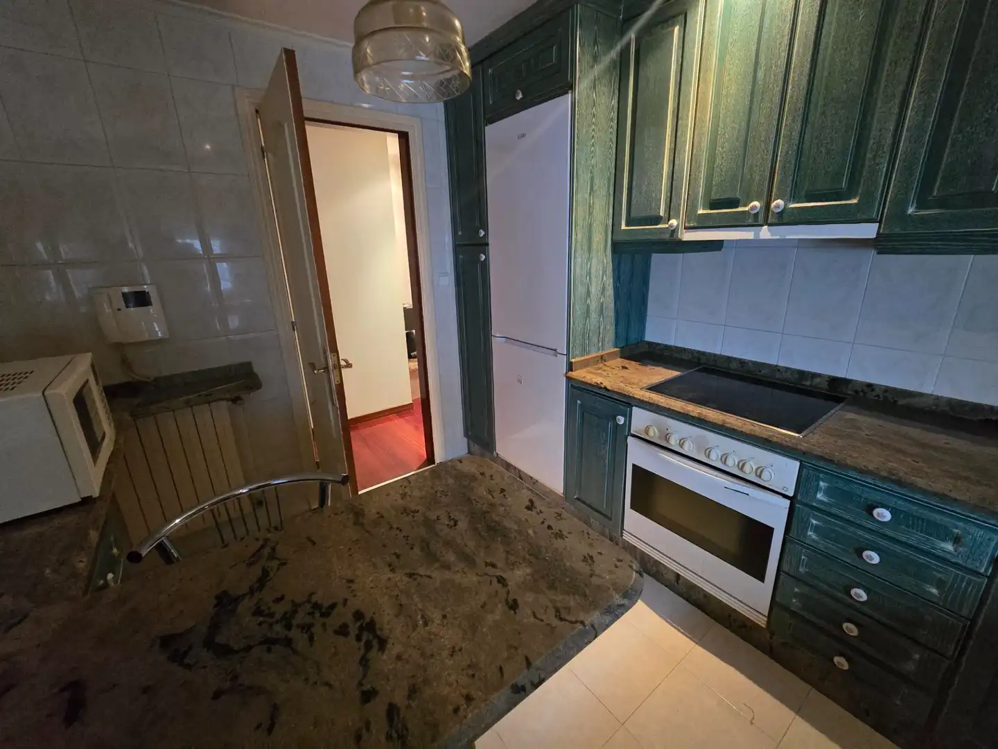 Cuina de Pis en venda en Ourense Capital  amb Calefacció, Parquet i Moblat