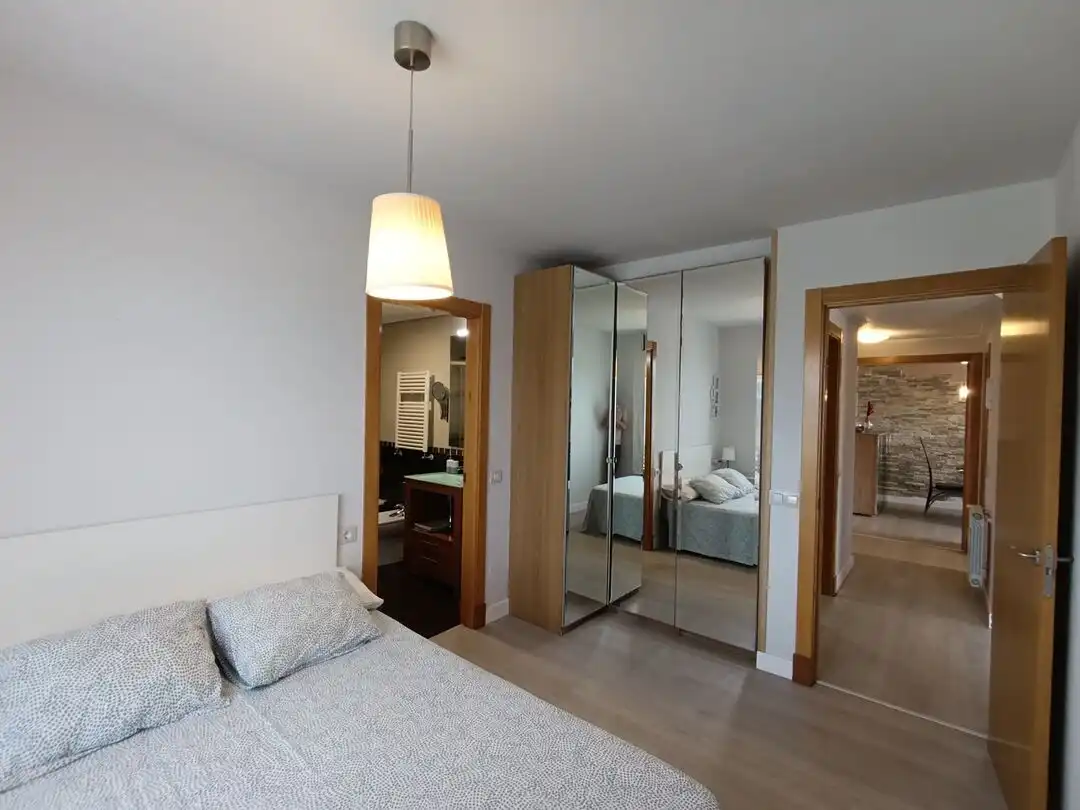 Schlafzimmer von Wohnung zur Miete in Gijón  mit Heizung und Balkon