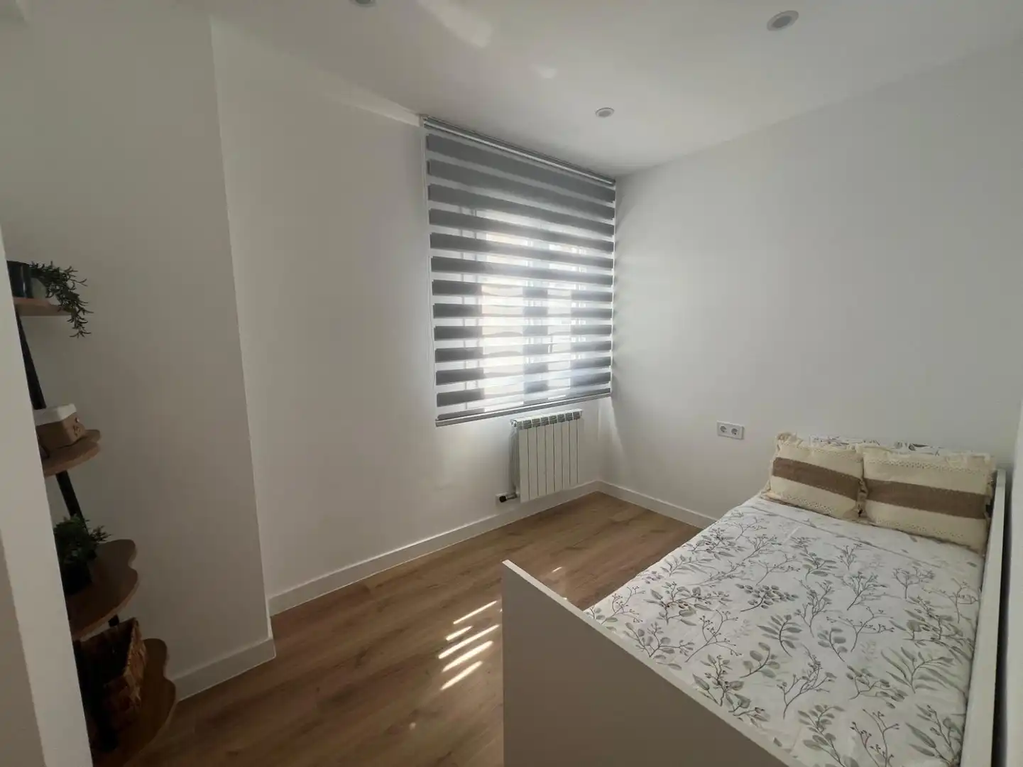 Bedroom of Flat for sale in  Logroño  with Heating, Furnished and Balcony
