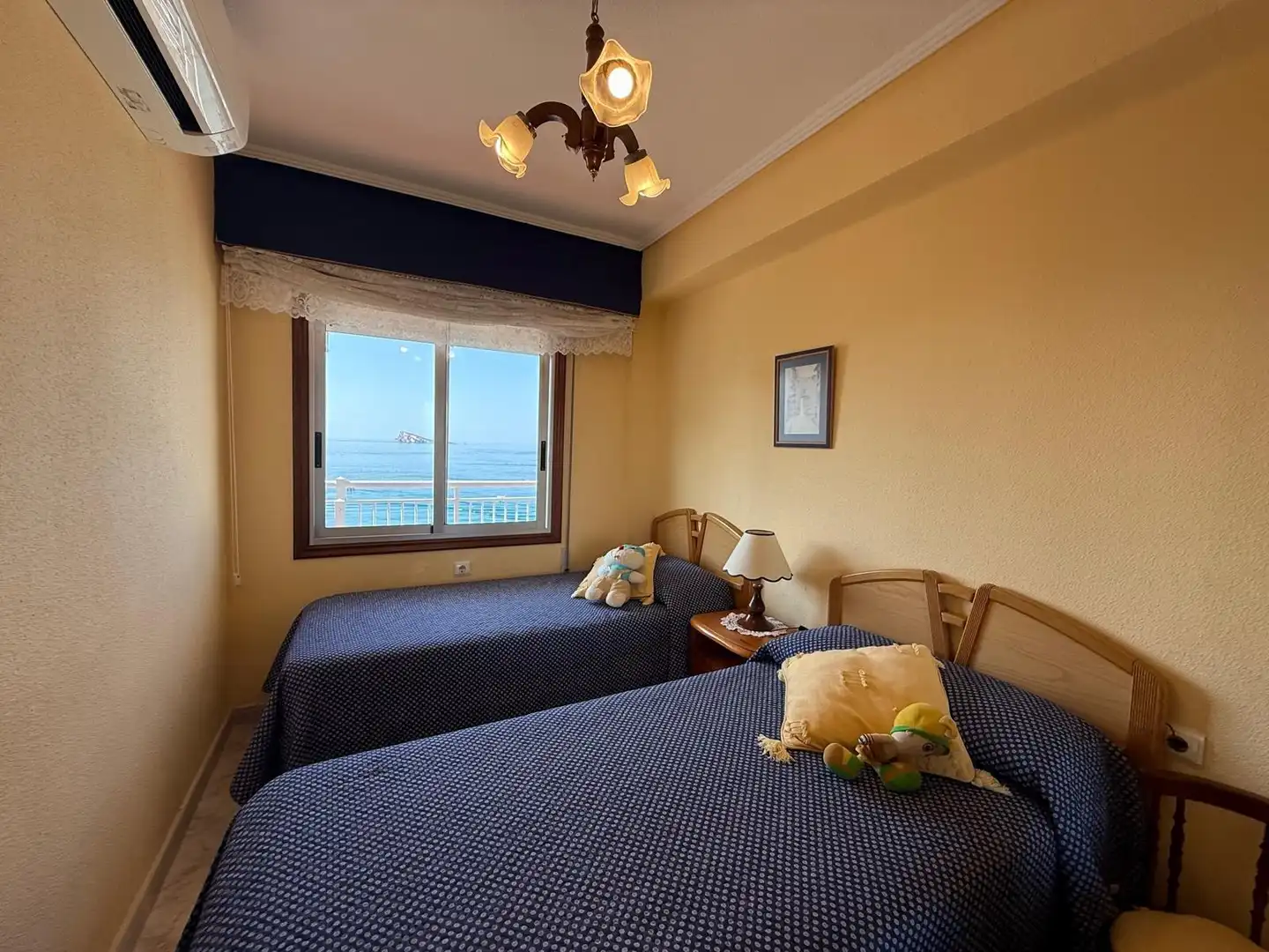 Dormitori de Apartament en venda en Benidorm amb Aire condicionat, Terrassa i Moblat