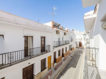 Adossat amb balcó en venda a Calle Alfonso XII