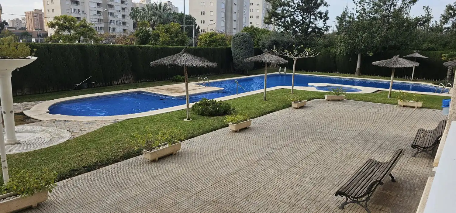 Schwimmbecken von Wohnung zum Verkauf in Alicante / Alacant mit Klimaanlage, Heizung und Terrasse