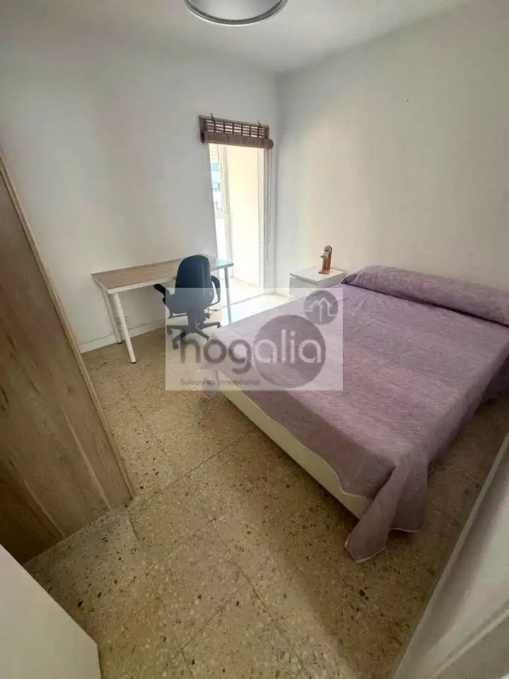 Bedroom of Flat for rent in Sevilla  with Air Conditioner, Terrace and Furnished