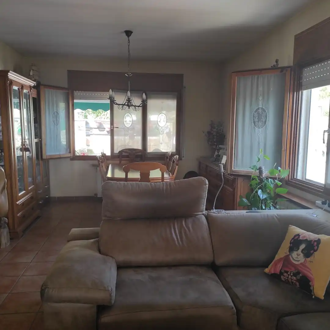 Sala d'estar de Casa o xalet en venda en Riells i Viabrea amb Calefacció, Jardí privat i Terrassa