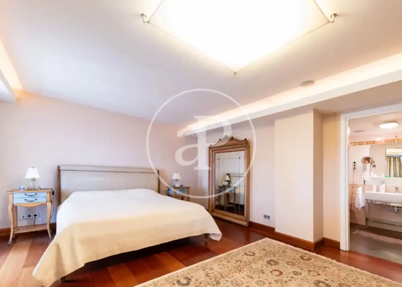 Dormitori de Casa o xalet en venda en Madrid amb Aire condicionat, Calefacció i Jardí privat