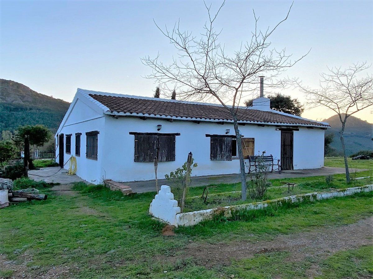 Vista exterior de Finca rústica en venda en Almadén amb Calefacció, Jardí privat i Piscina