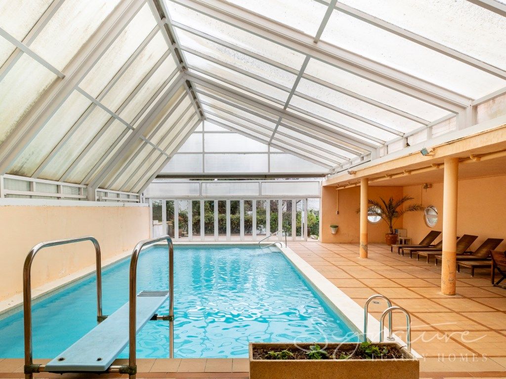 Swimming pool of House or chalet for sale in Sant Cugat del Vallès  with Air Conditioner, Heating and Swimming Pool