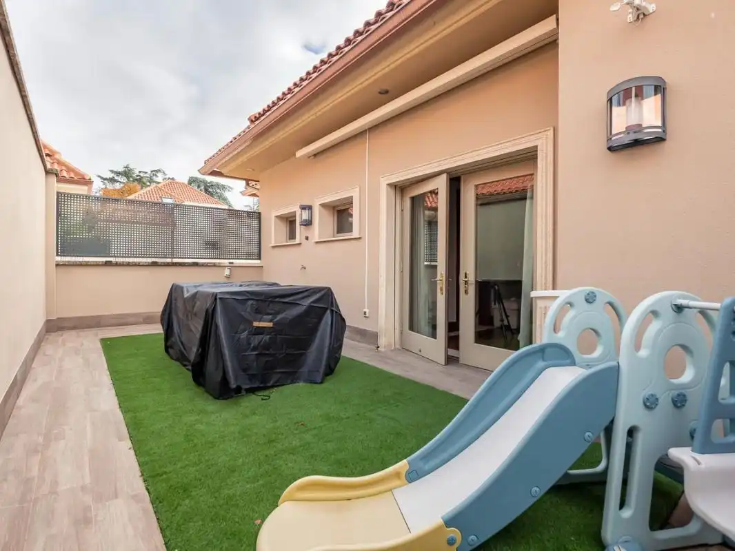 Casa a schiera con terrazza in affitto a Av. de Fuentelarreina, imagen 43
