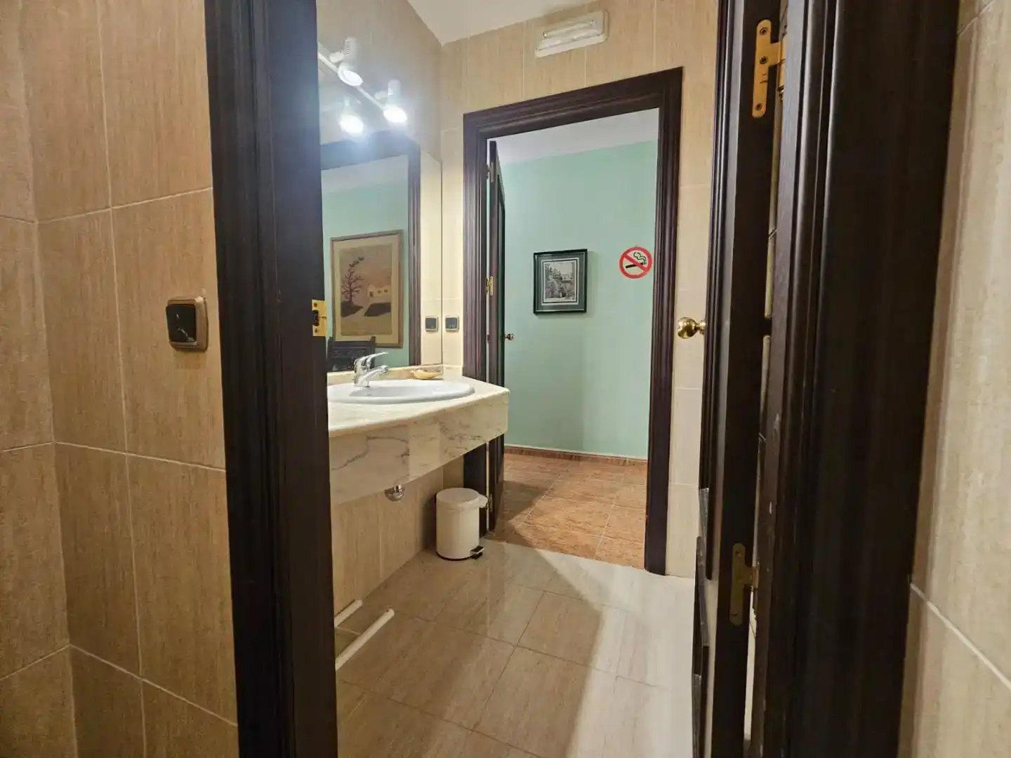 Bany de Casa o xalet en venda en Navahermosa amb Aire condicionat, Piscina i Balcó