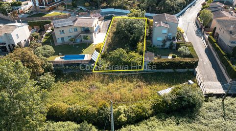 Parcela urbanizable en venta en Montras, zona residencial tranquila cerca de la costa