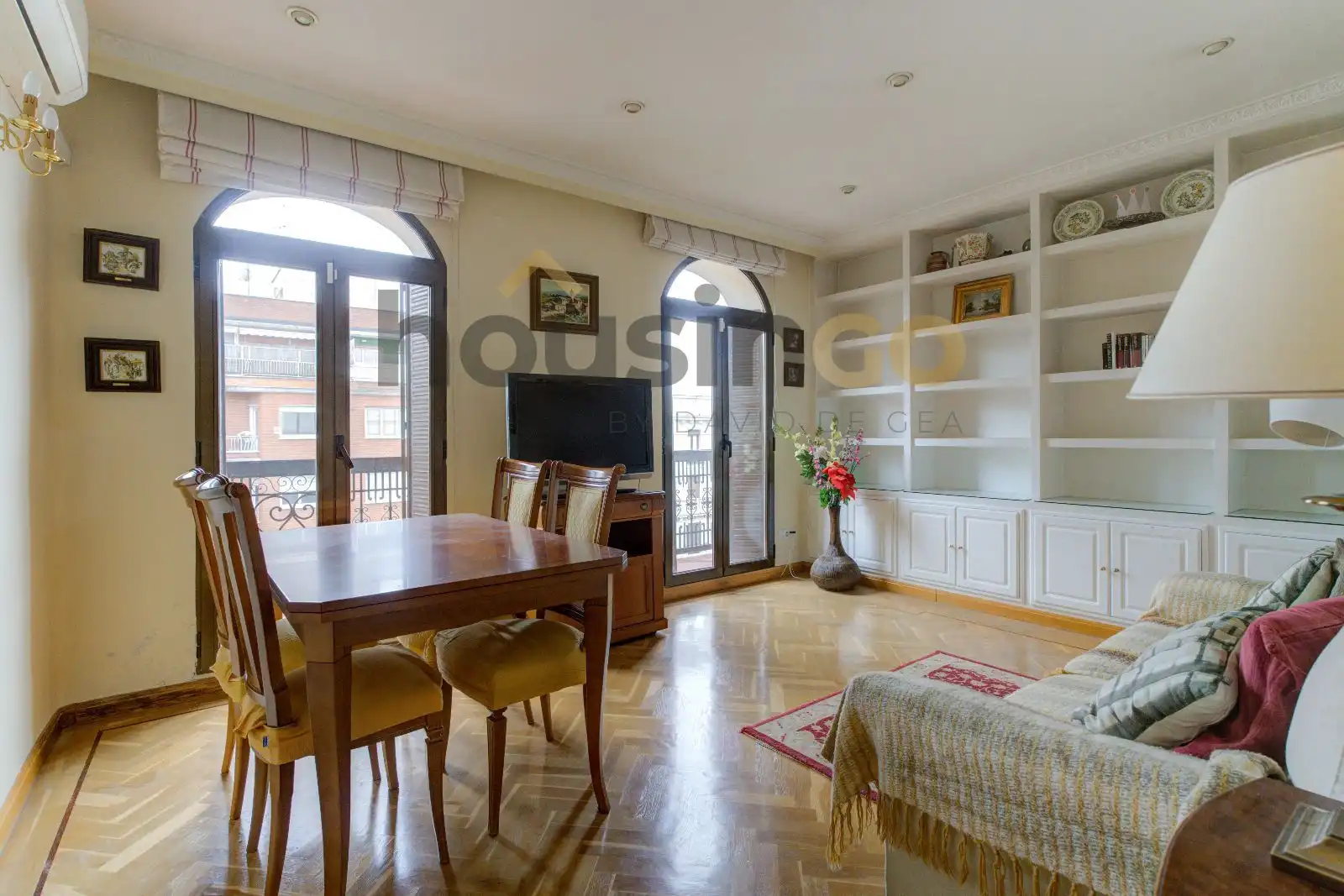 Living room of Flat for rent in Madrid  with Air Conditioner, Heating and Parquet flooring