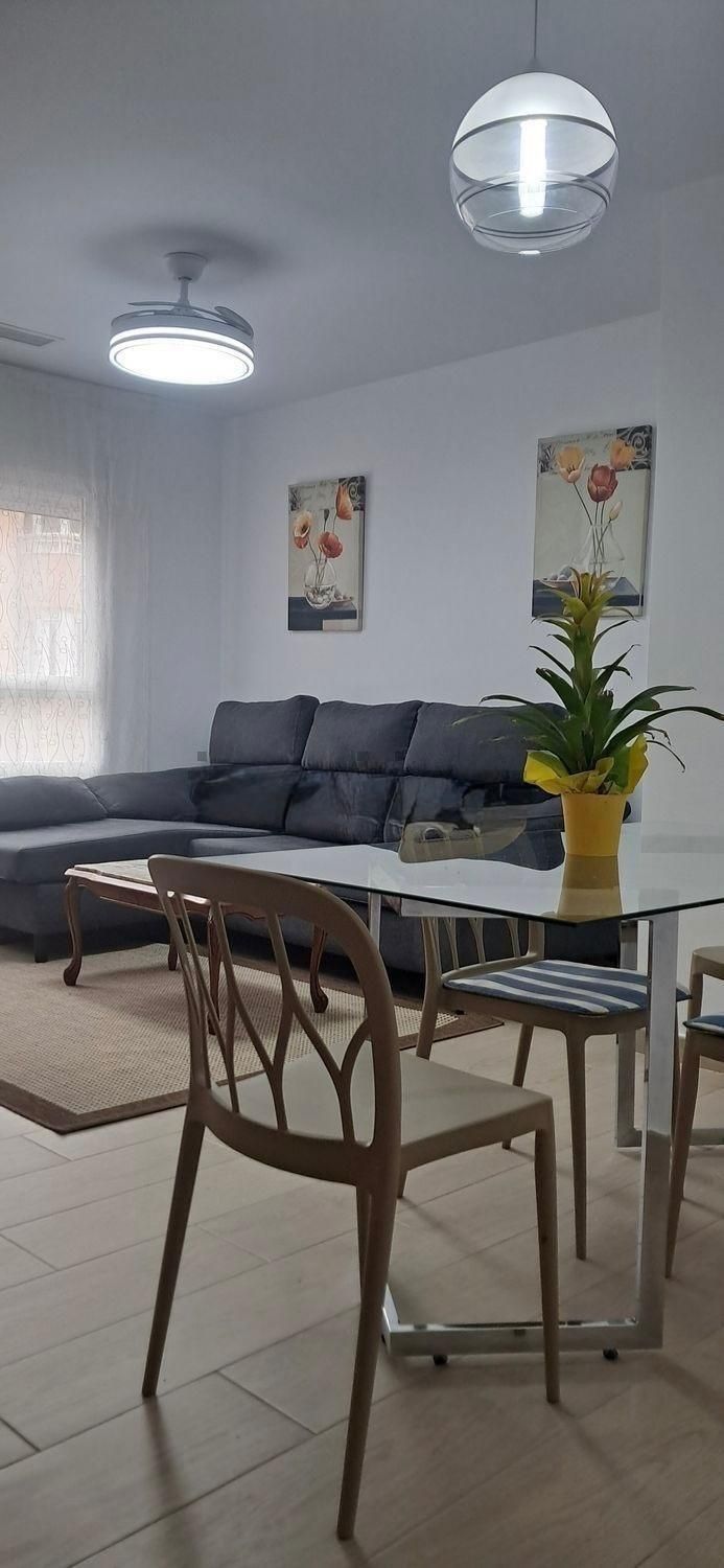 Sala de estar de Piso de alquiler en Alicante / Alacant con Aire acondicionado, Terraza y Amueblado