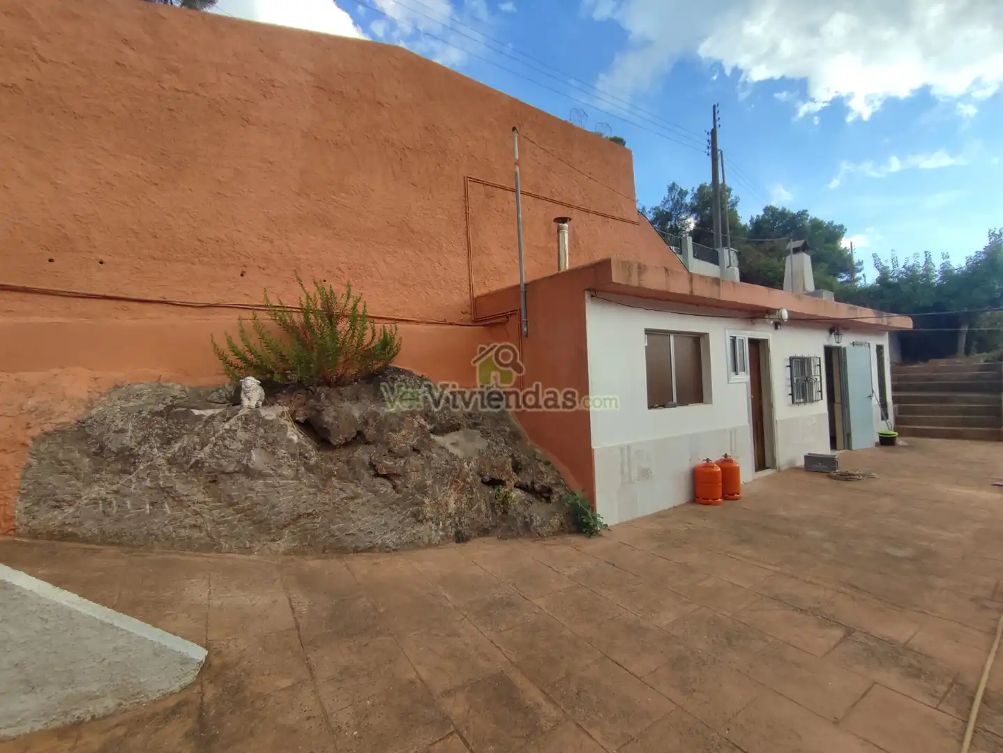 Vista exterior de Casa o xalet en venda en Vallirana amb Aire condicionat, Calefacció i Jardí privat