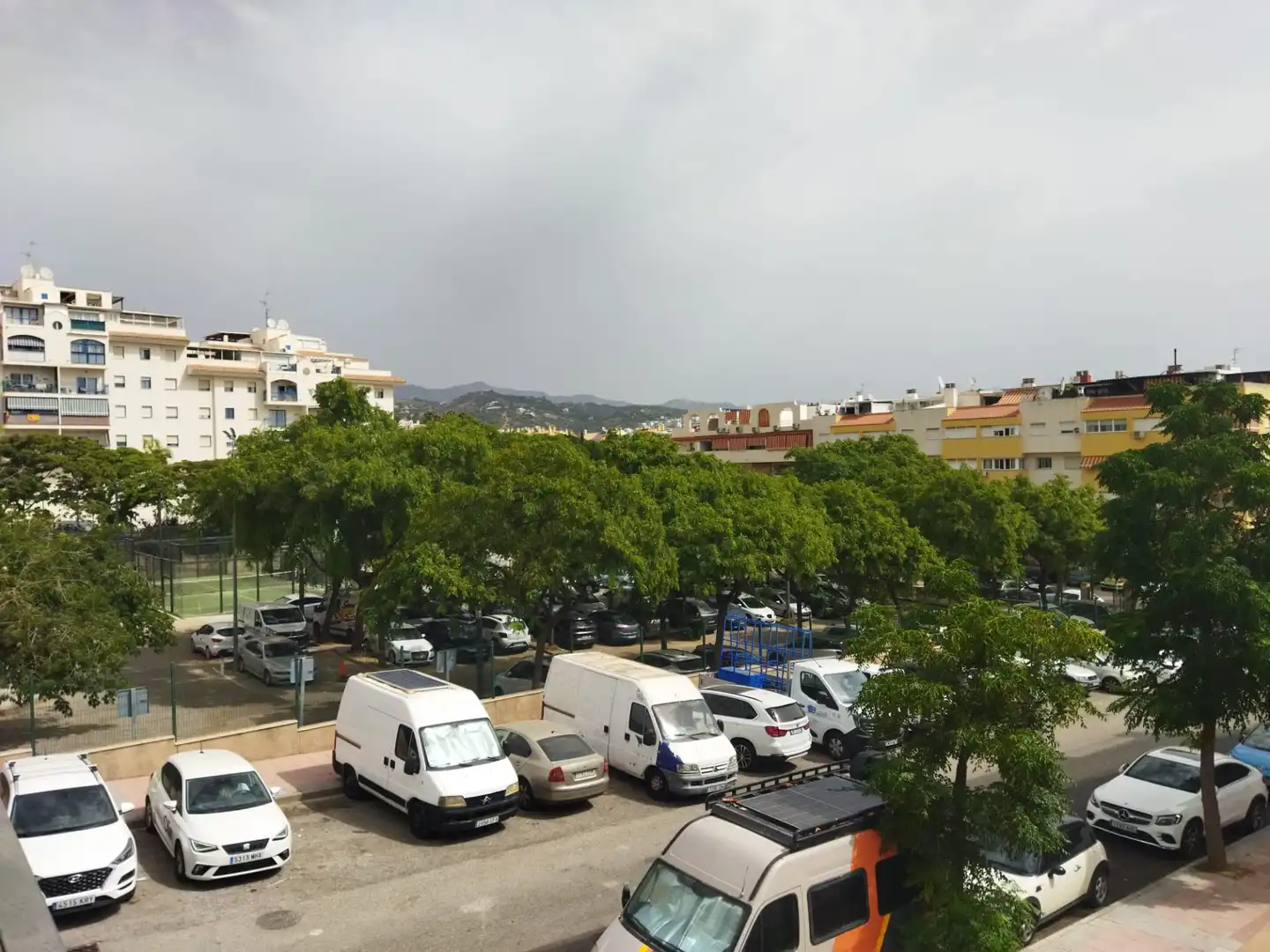 Aparcament de Apartament de lloguer en Estepona amb Aire condicionat, Terrassa i Traster