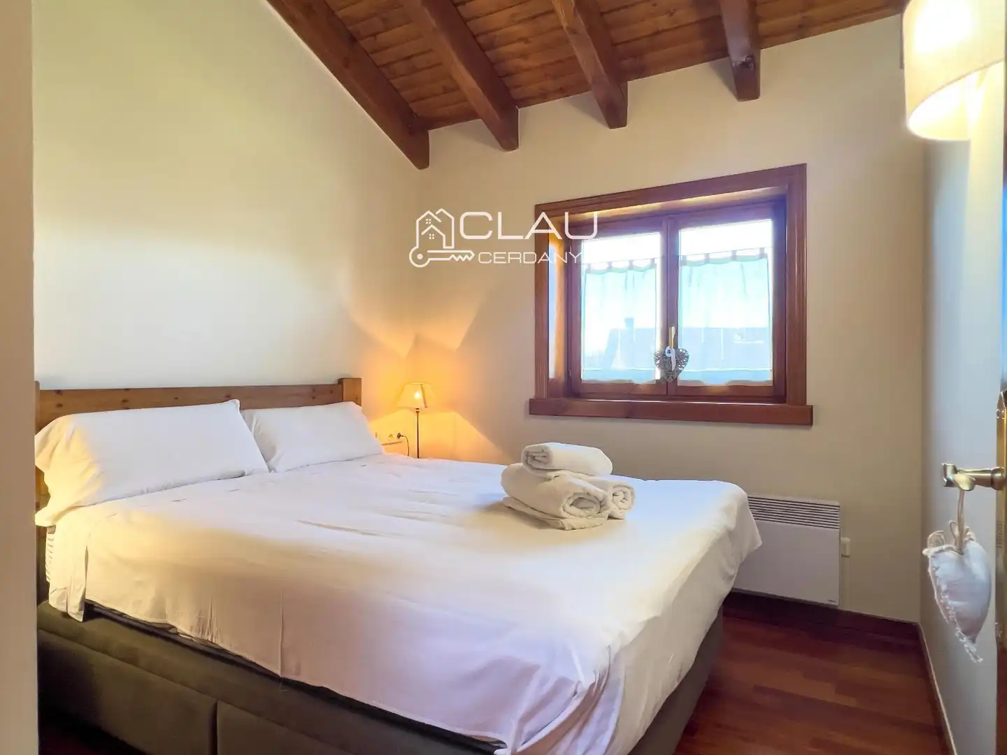 Schlafzimmer von Einfamilien-Reihenhaus zur Miete in Palau - de - Cerdagne mit Heizung, Privatgarten und Parkett