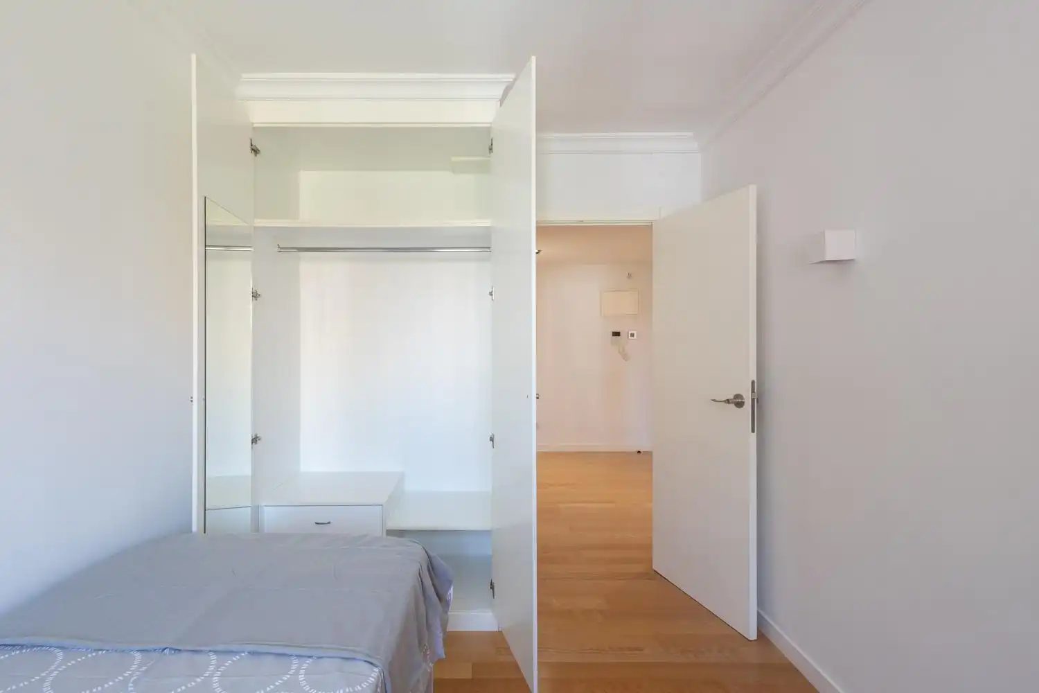 Bedroom of Flat for share in Valencia  with Air Conditioner, Heating and Balcony