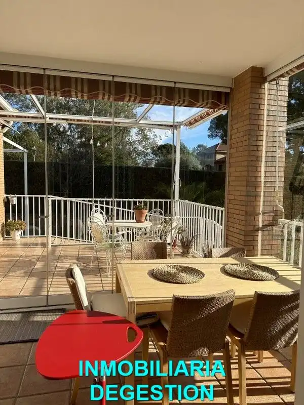 Terrassa de Casa o xalet en venda en Linares amb Aire condicionat, Calefacció i Jardí privat