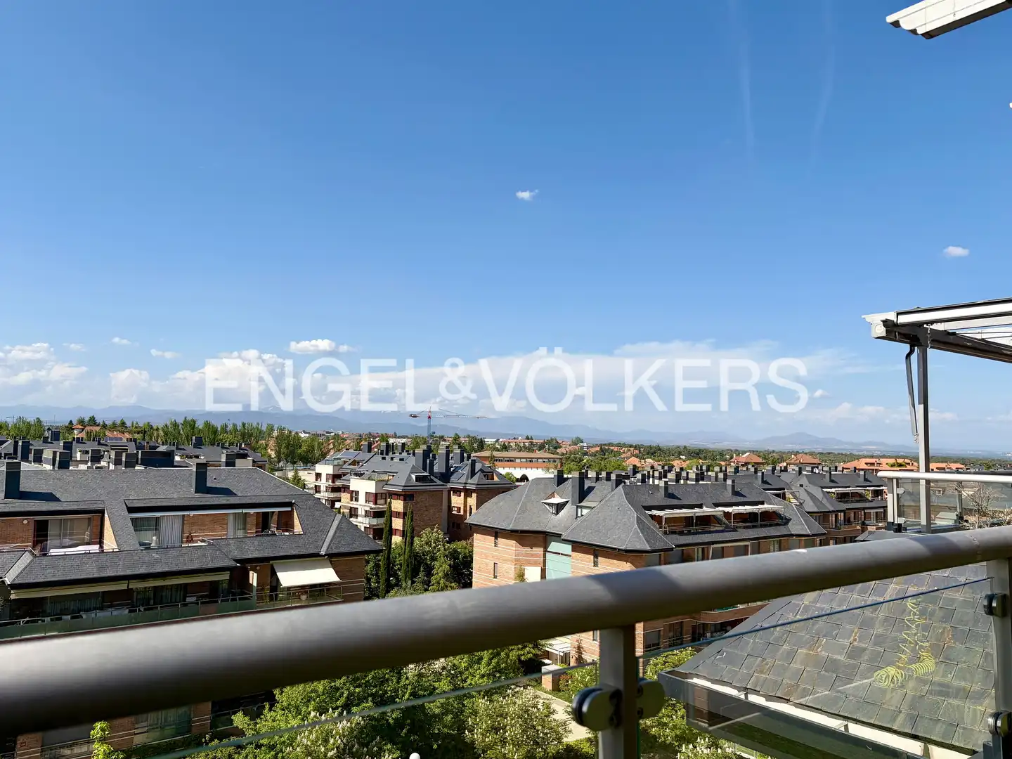 Vista exterior de Dúplex en venda en Majadahonda amb Aire condicionat, Calefacció i Parquet