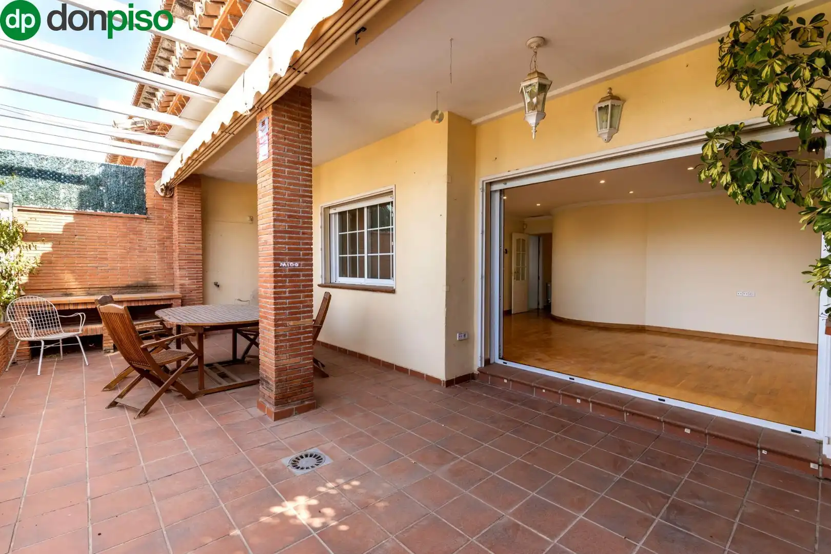 Terrasse von Einfamilien-Reihenhaus zum Verkauf in Granada mit Klimaanlage, Heizung und Terrasse
