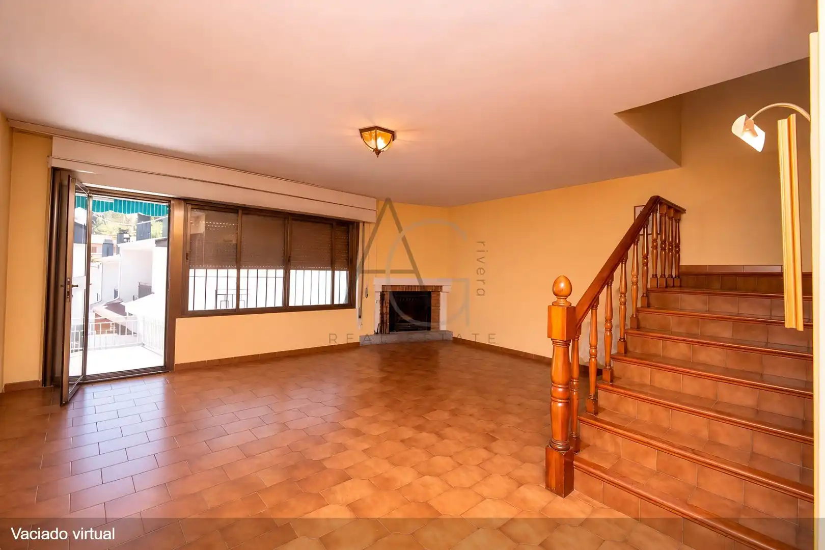 Sala d'estar de Casa adosada en venda en Torrelodones amb Calefacció i Alarma