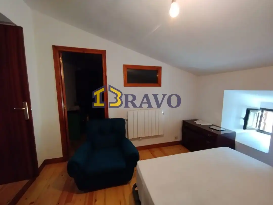 Habitación de Casa adosada en venta en Junta de Traslaloma con Calefacción, Jardín privado y Amueblado
