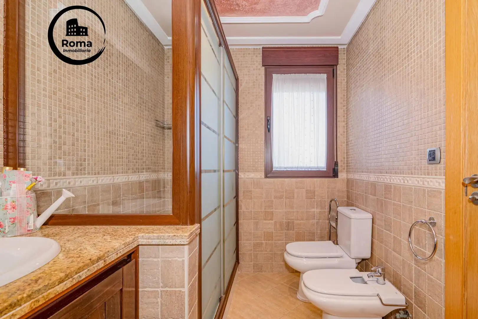 Baño de Casa adosada en venta en La Zubia con Aire acondicionado, Calefacción y Piscina