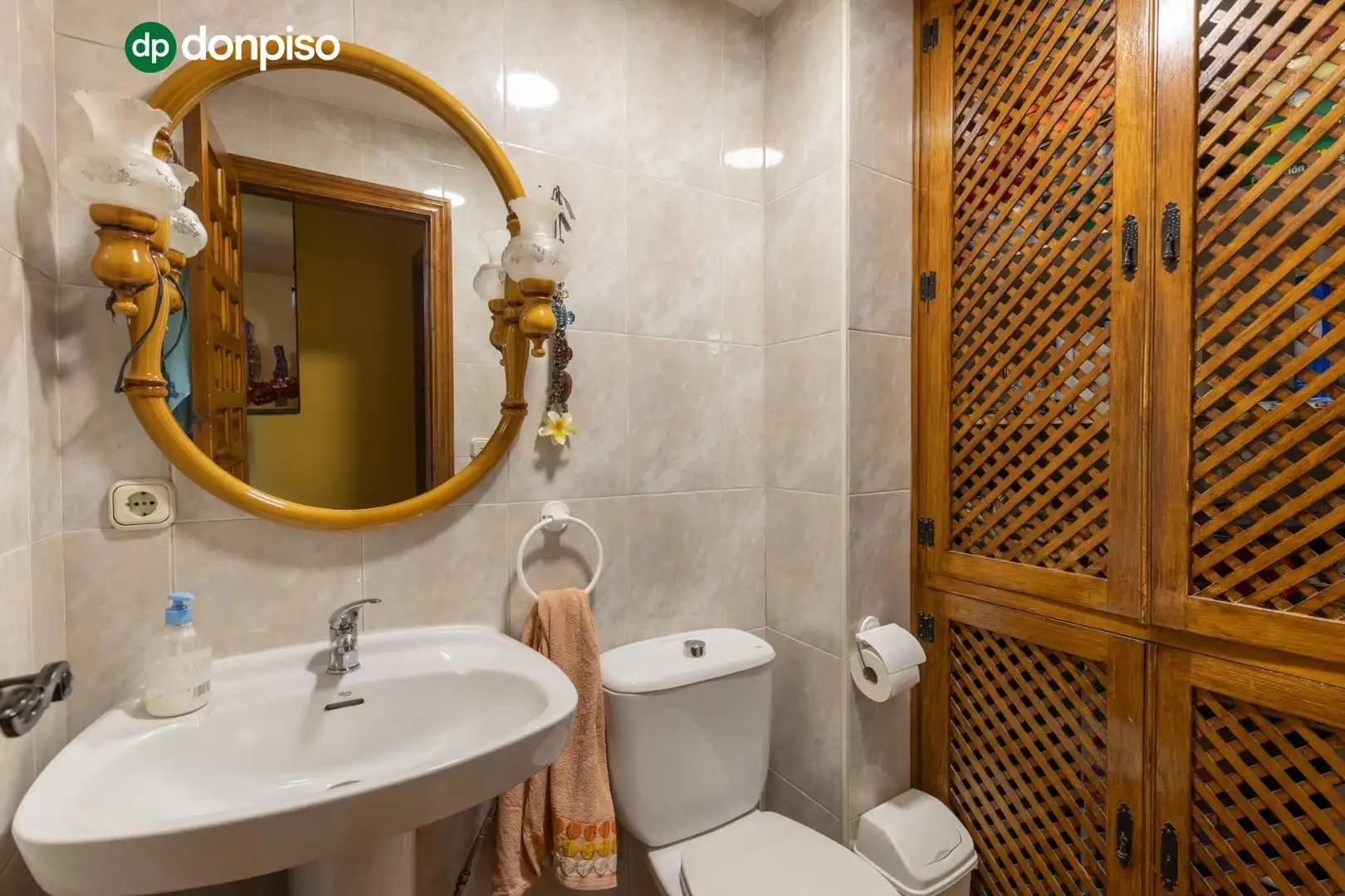 Bathroom of Houses for sale in Láchar, Granada