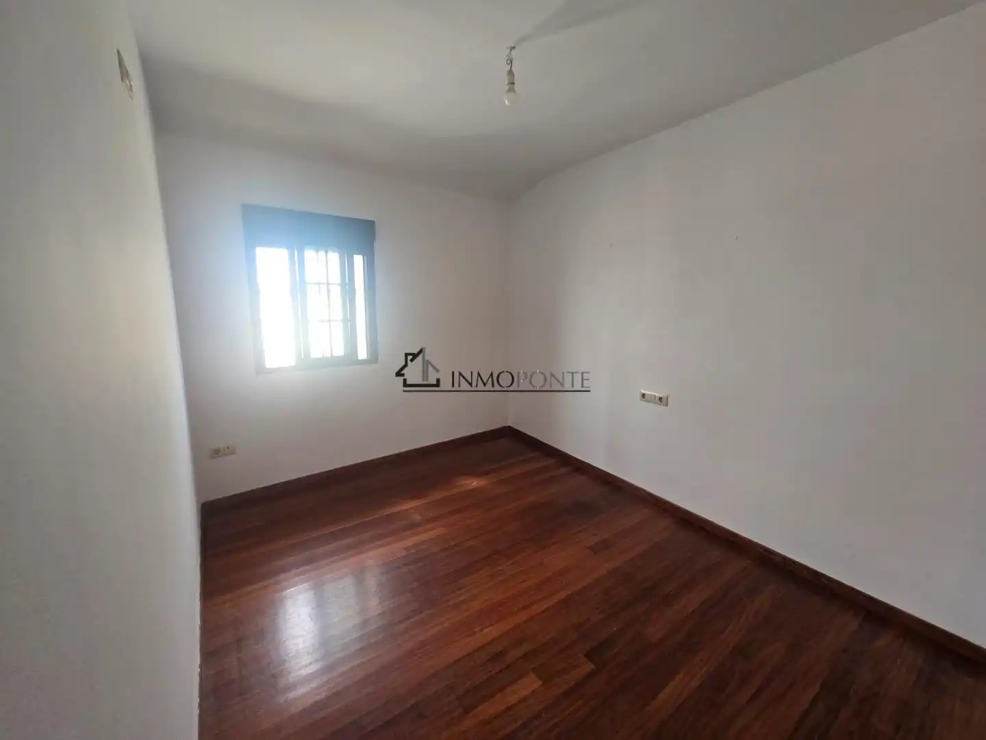 Habitación de Casa adosada en venta en Marín con Terraza, Trastero y Balcón