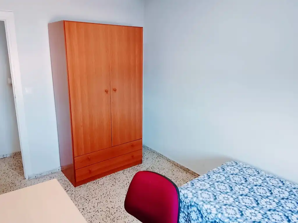 Bedroom of Flat for share in Córdoba