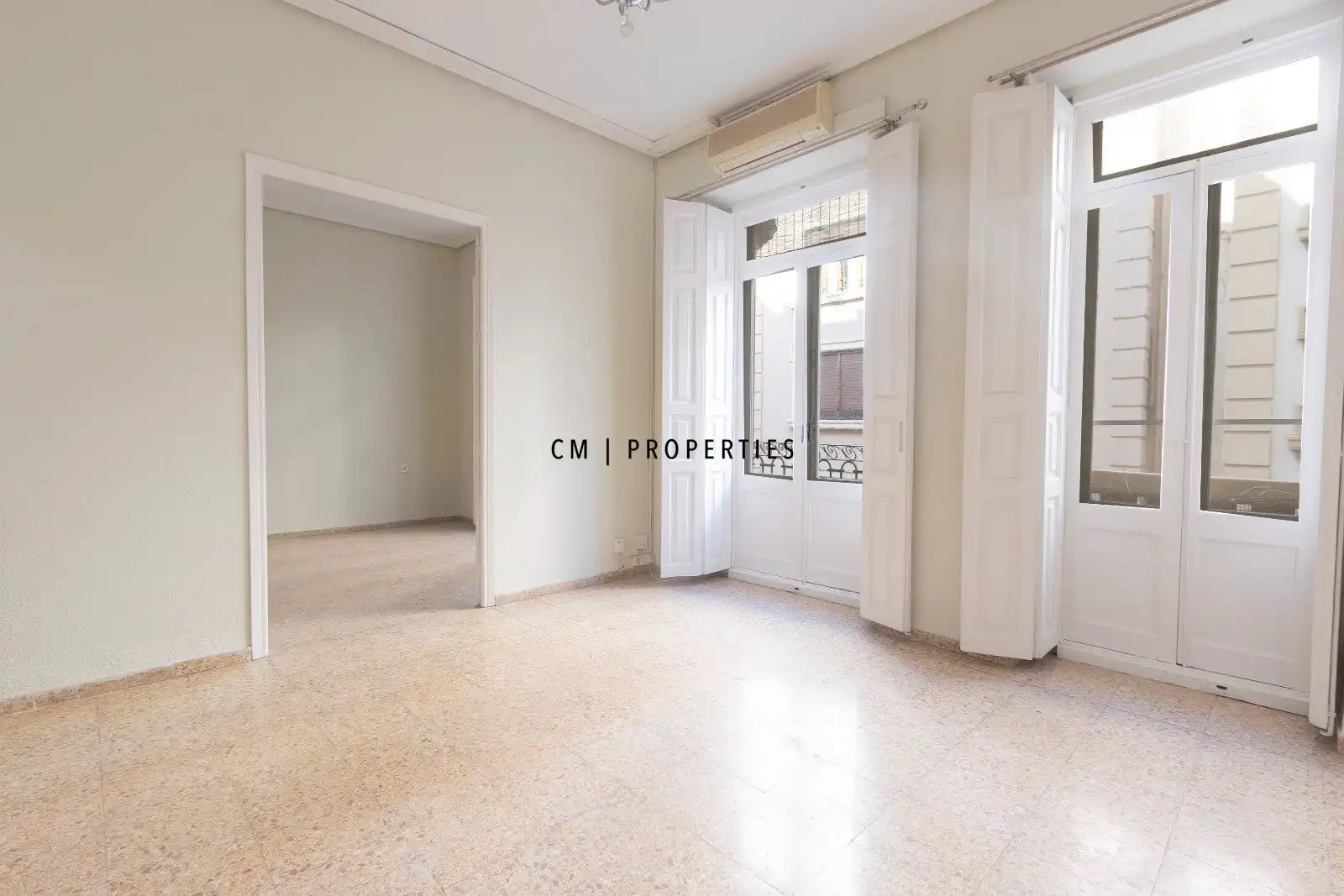 Flat with lift to rent in Marti