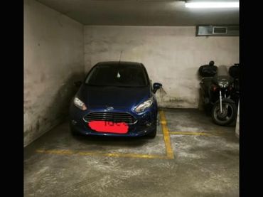 Place de parking individuelle à vendre à Miguel Ángel riera 59