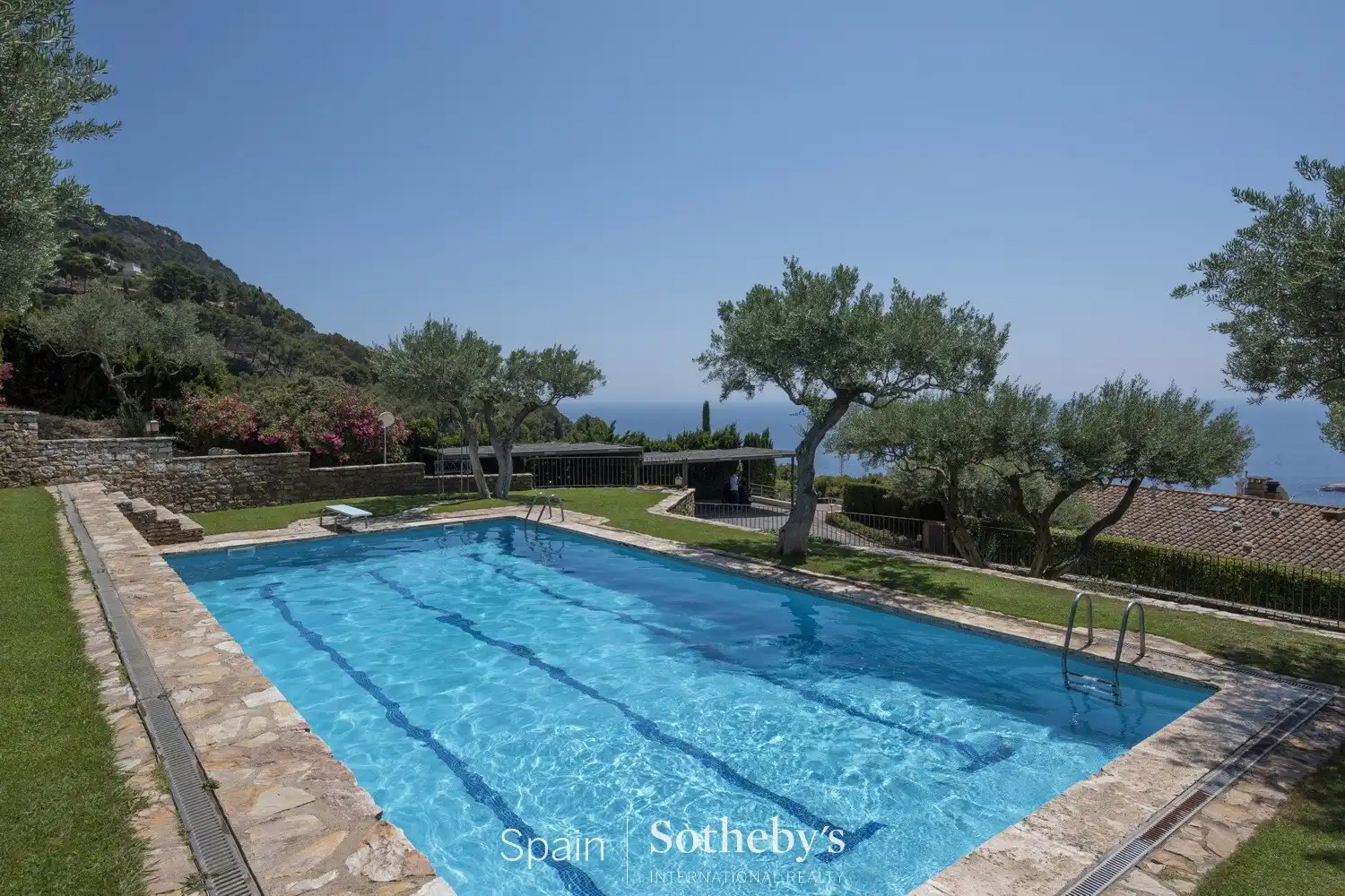 Piscina de Apartamento en venta en Begur con Aire acondicionado, Calefacción y Jardín privado