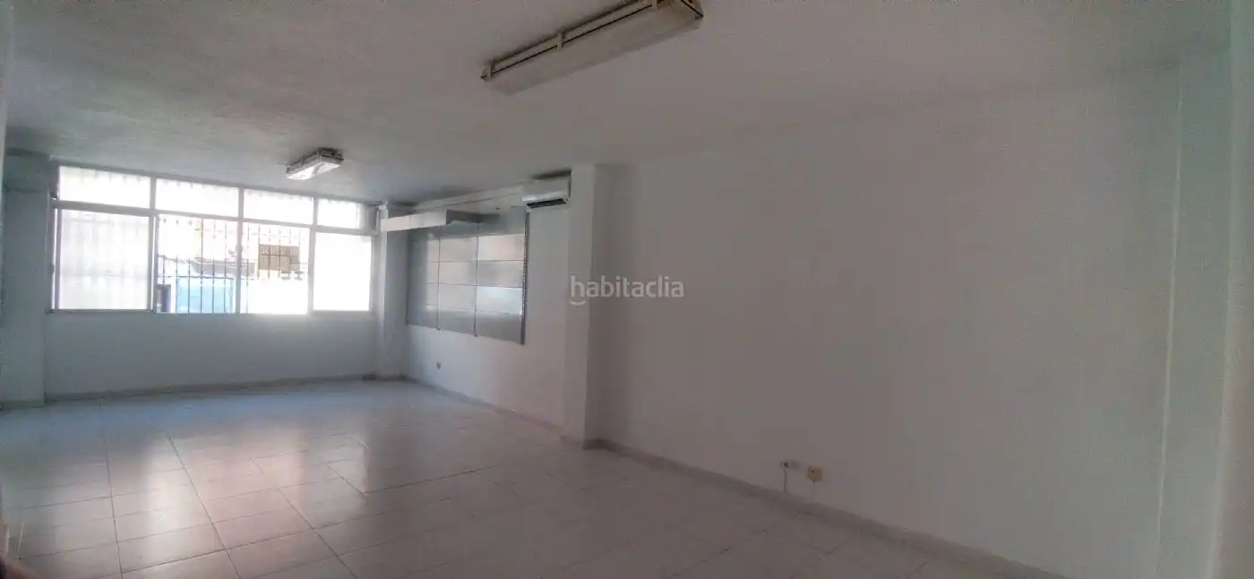 Local comercial en venta en Calle Isla Saltes 9