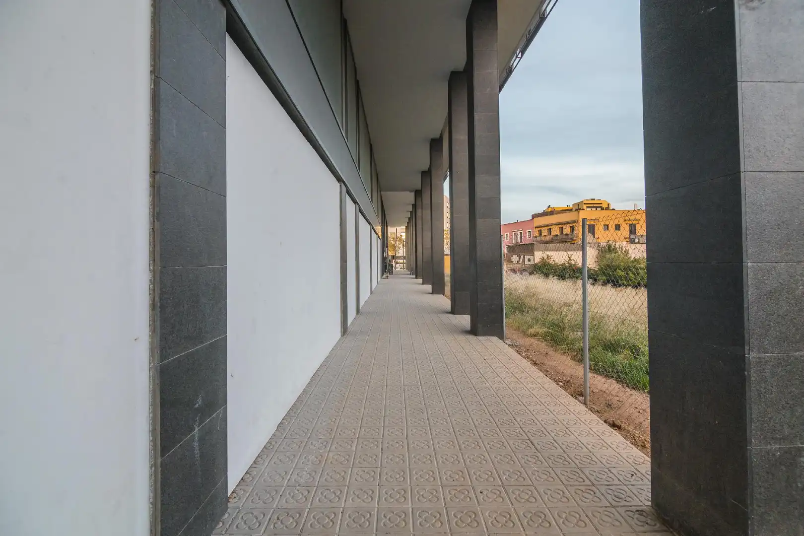 Vista exterior de Local en venda en Barcelona