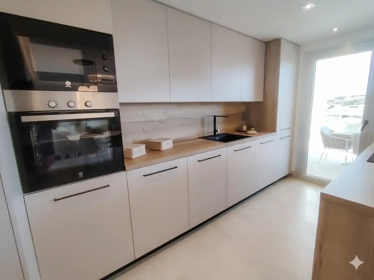 Küche von Wohnung zum Verkauf in Mijas mit Klimaanlage, Privatgarten und Terrasse