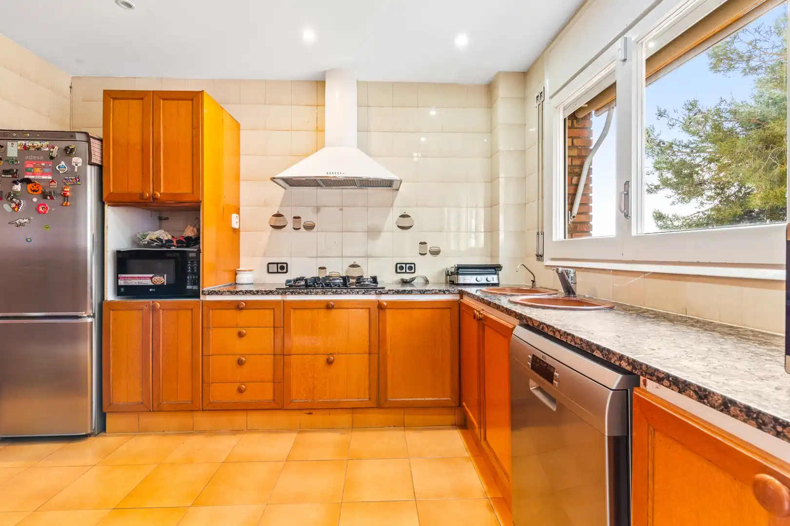 Cocina de Casa o chalet en venta en Sant Just Desvern con Aire acondicionado, Calefacción y Terraza